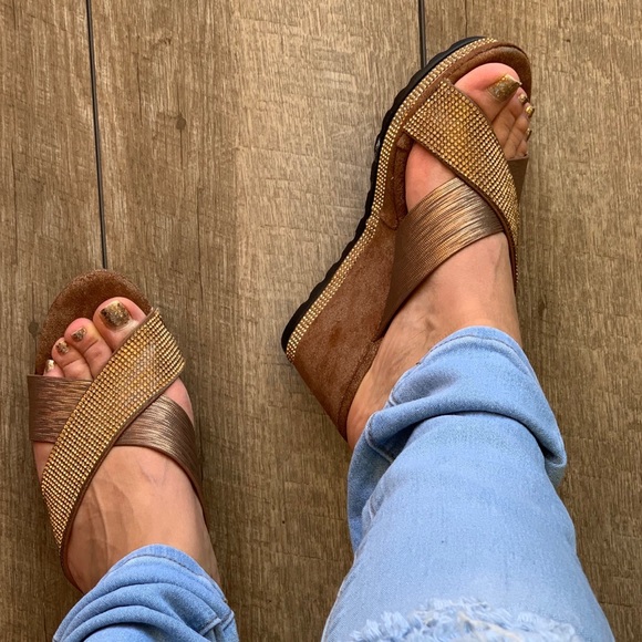 5 7 Italina Brown Bronze Embellished Sandal Wedge - Picture 2 of 8